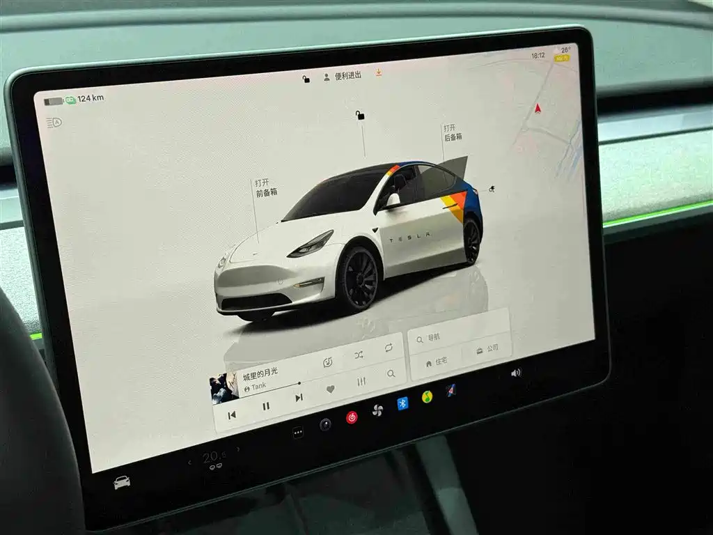 Tesla Model Y — миниатюра 13