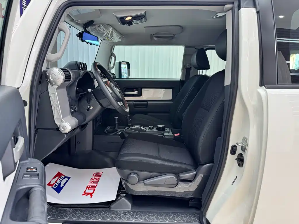 Toyota FJ Cruiser — миниатюра 4