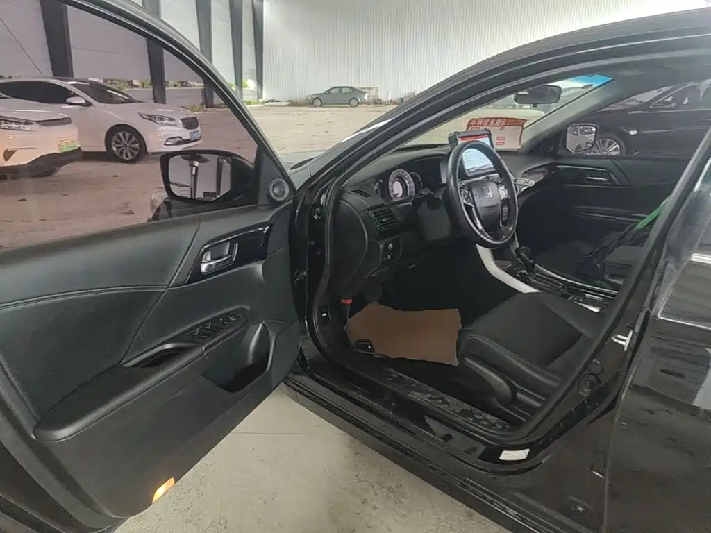 Honda Accord — миниатюра 16