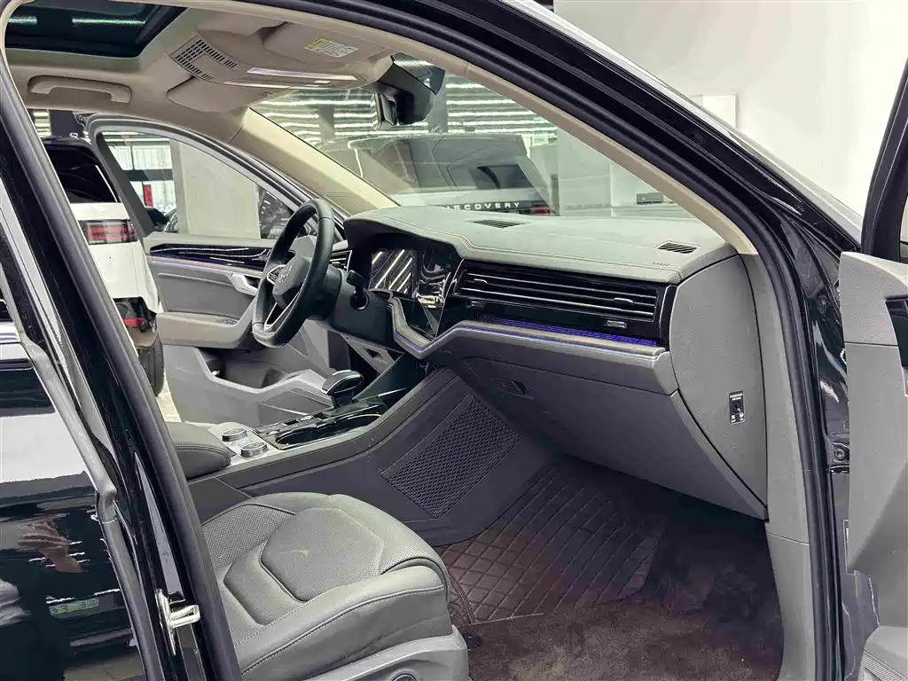 Volkswagen Touareg 2023 3.0TSI Sport