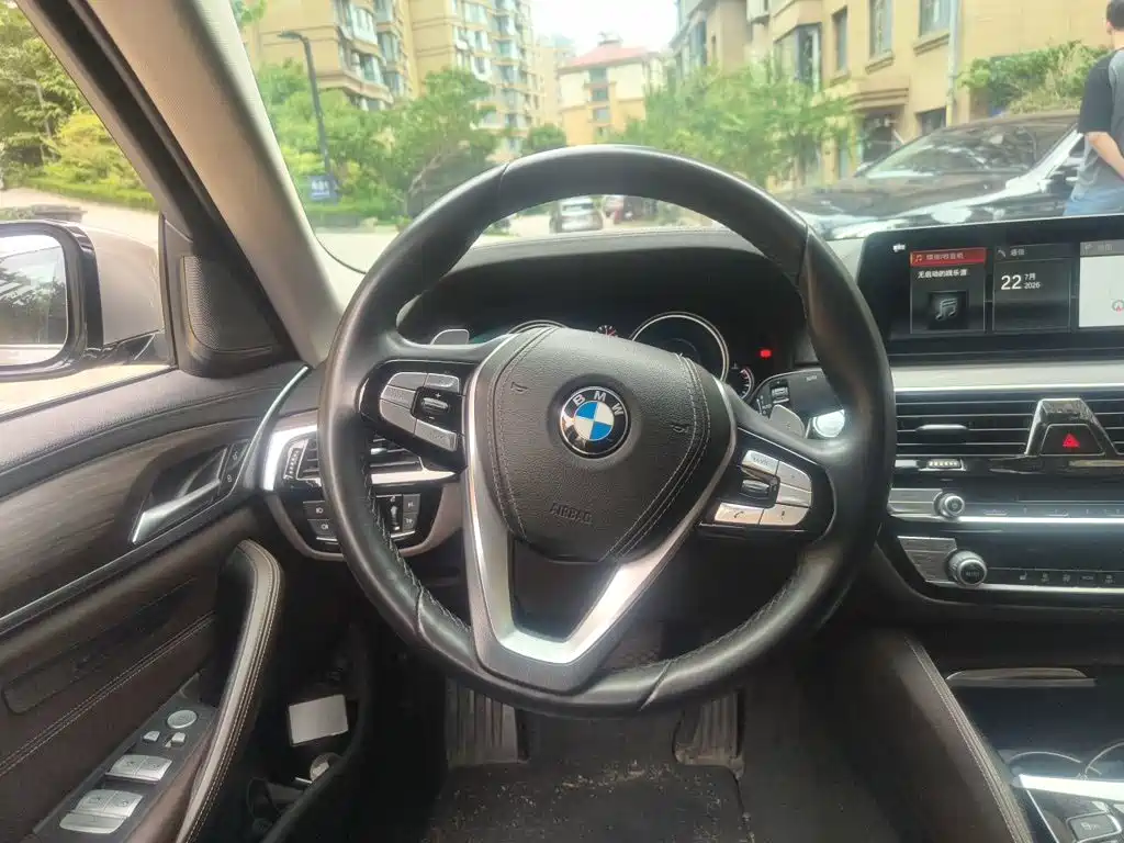 BMW 5 Series — миниатюра 3