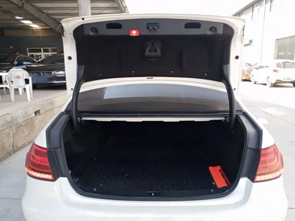 Mercedes-Benz E-Class — миниатюра 19