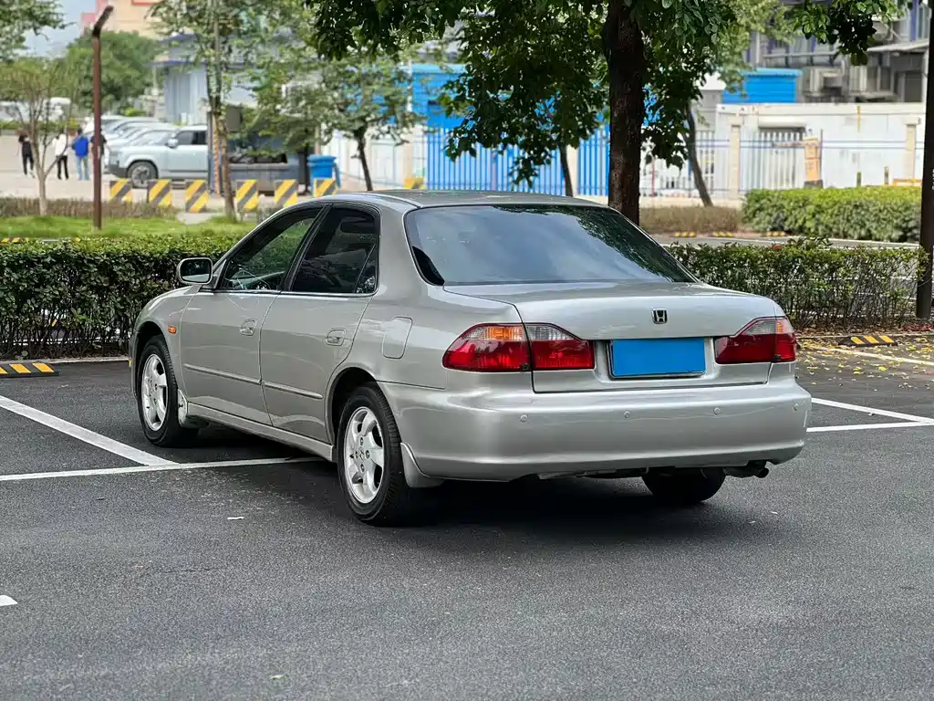 Honda Accord — миниатюра 6