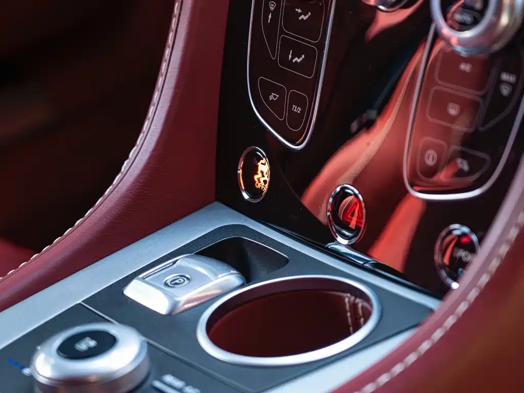 Aston Martin Rapide — миниатюра 24