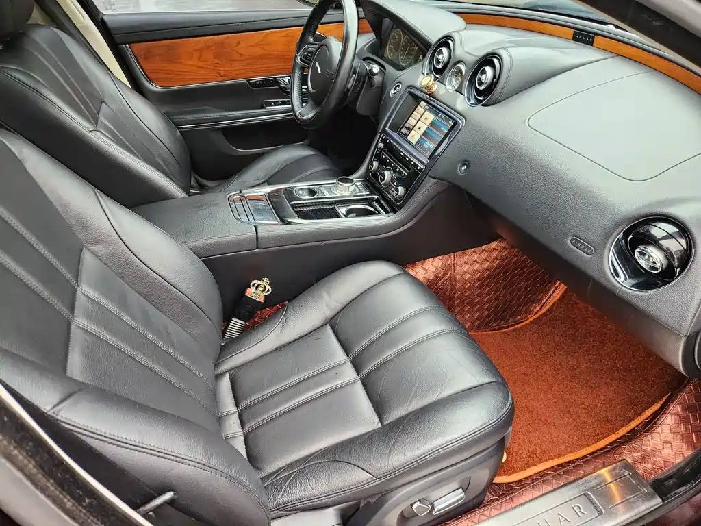 Jaguar XJ — миниатюра 7