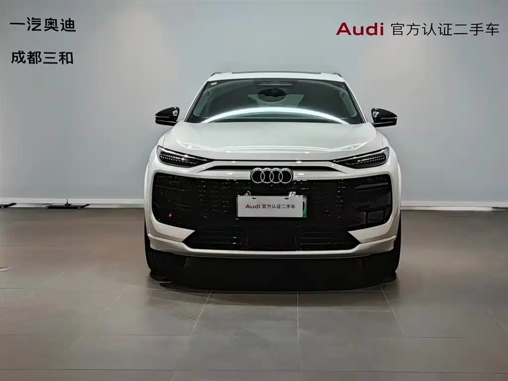 AUDI Q6L E TRON