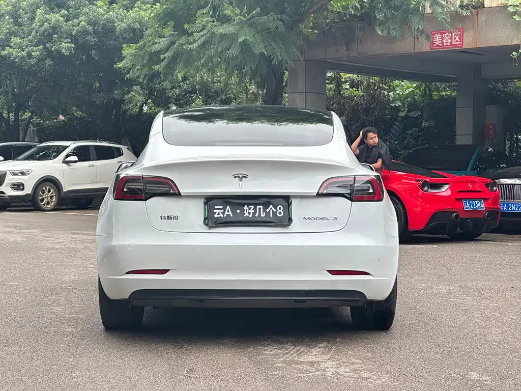 Tesla Model 3 — миниатюра 8