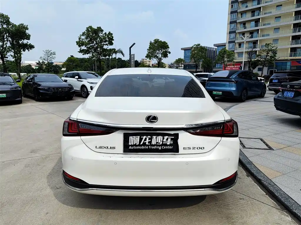 Lexus ES — миниатюра 8