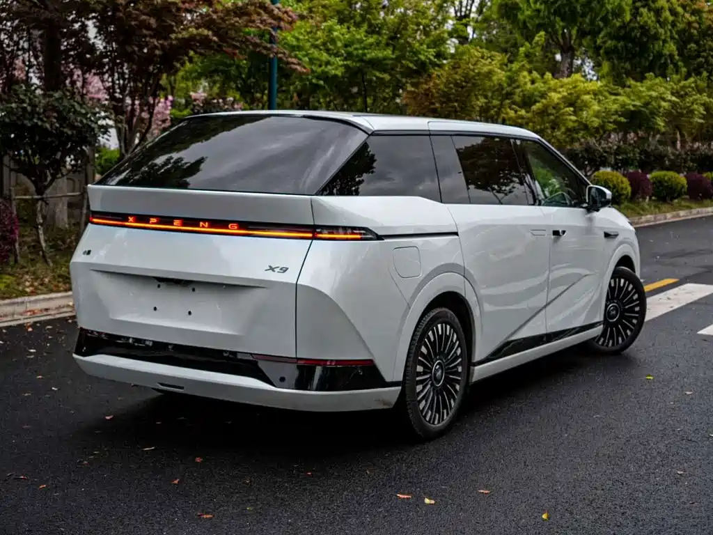 XPeng X9 — миниатюра 2