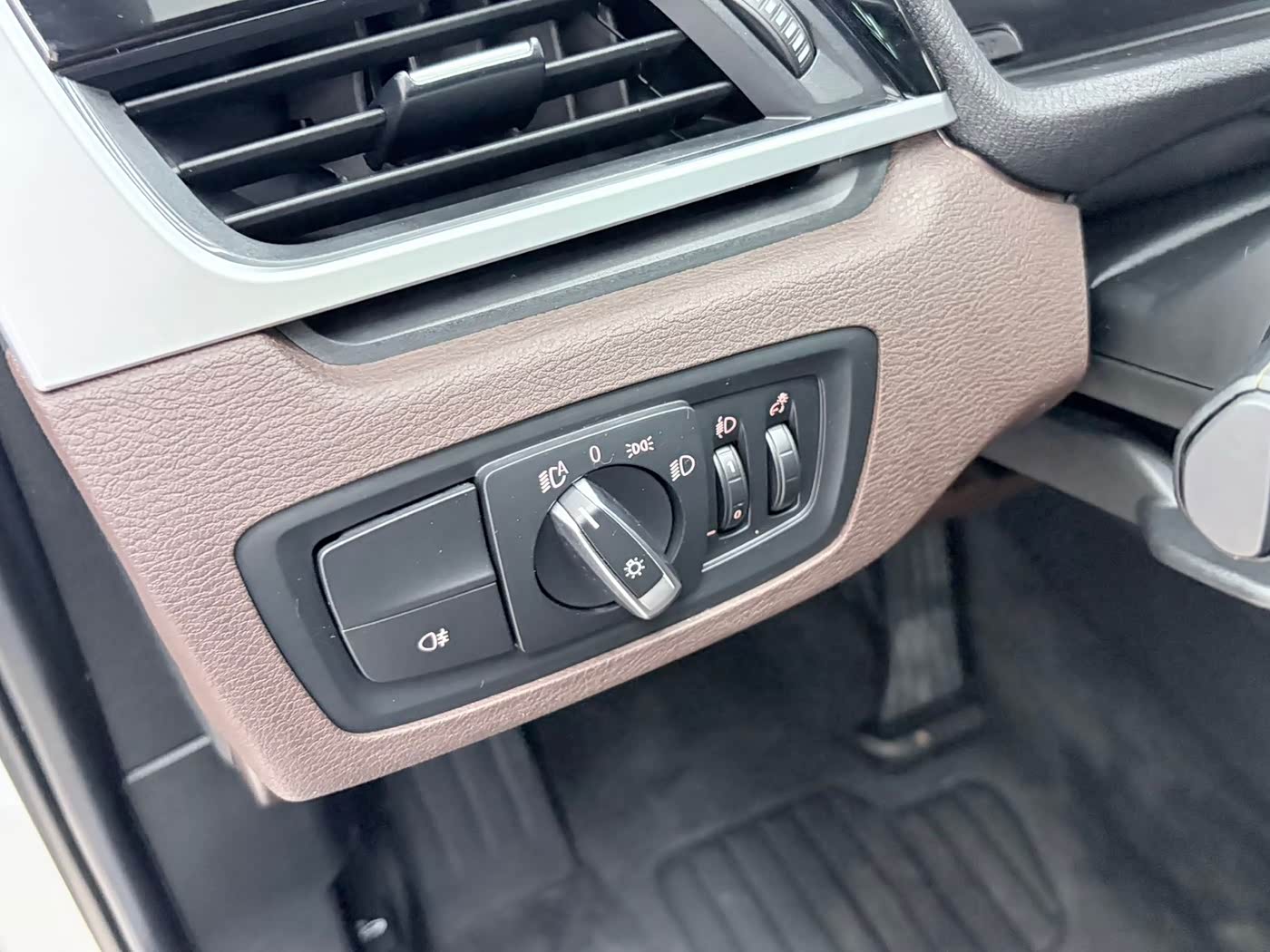 BMW X1 1.5 л 2022 г. Белый, пробег 50000 км