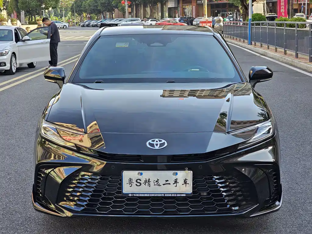 TOYOTA CAMRY