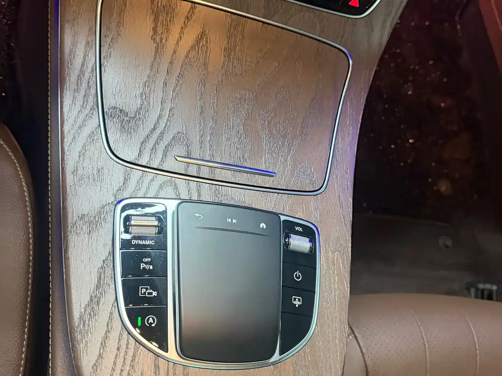Mercedes-Benz E-Class — миниатюра 11