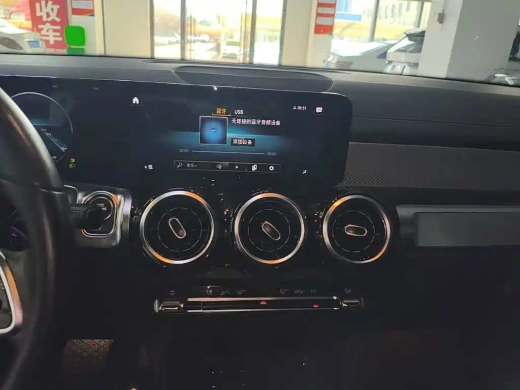 Mercedes-Benz GLB — миниатюра 13