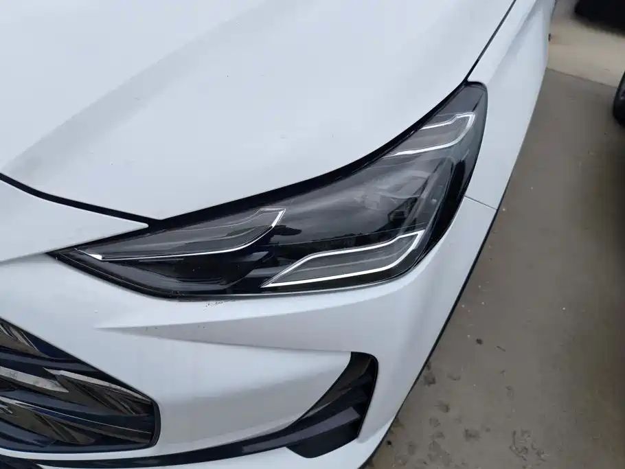 MG MG ONE — миниатюра 5