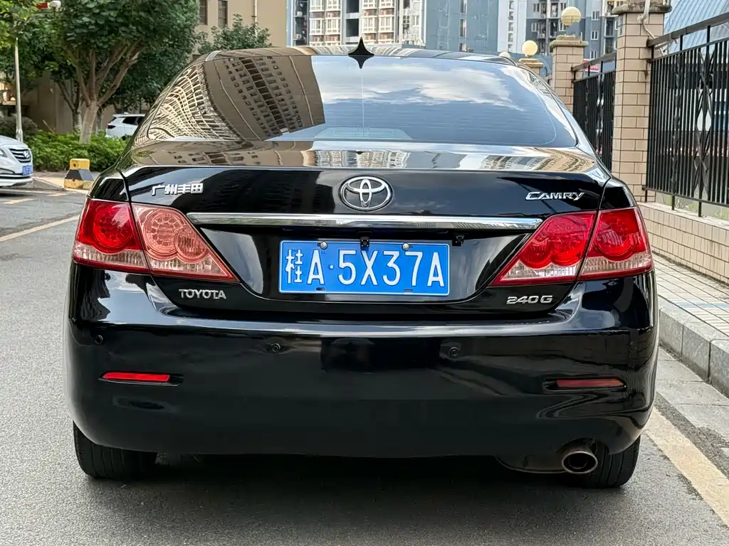 Toyota Camry — миниатюра 4