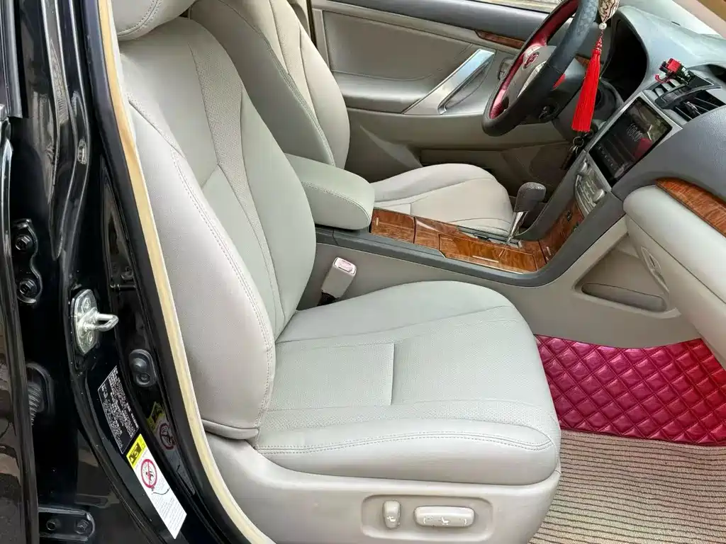 Toyota Camry — миниатюра 8