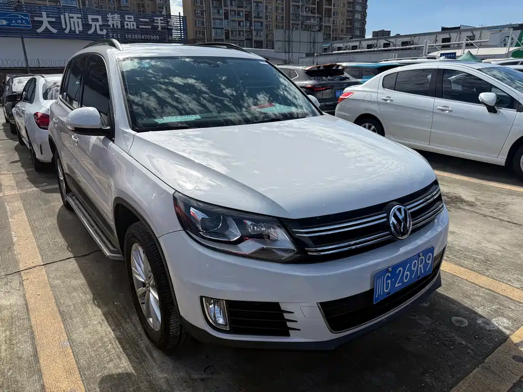 VOLKSWAGEN TIGUAN