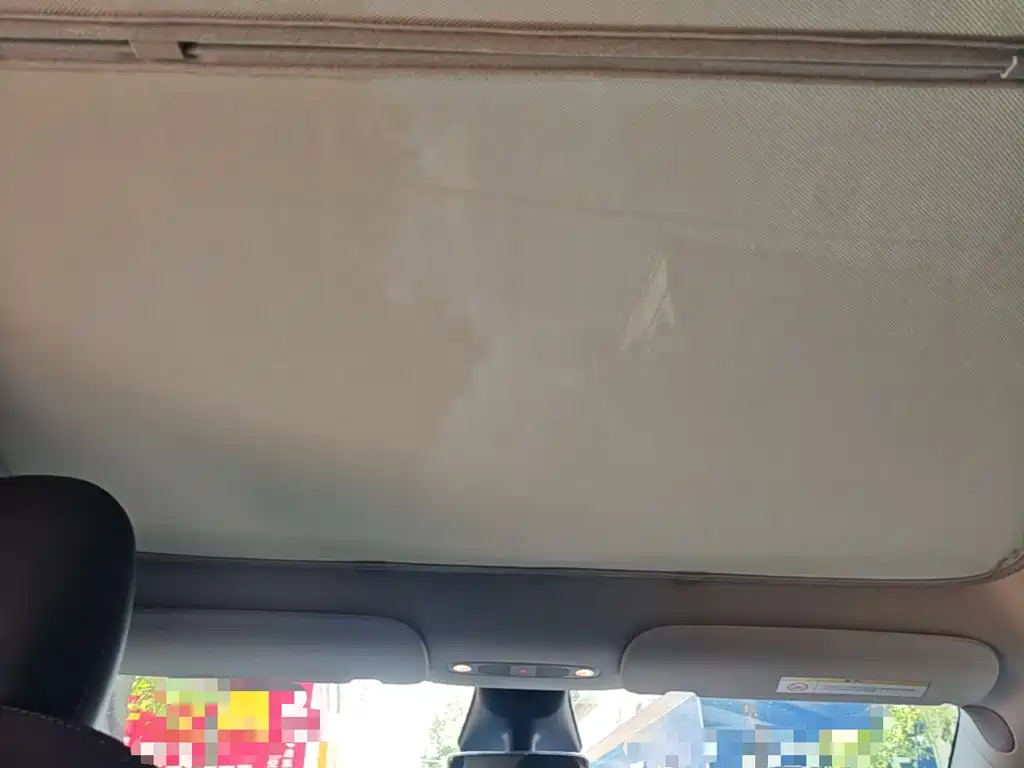 Tesla Model Y — миниатюра 18