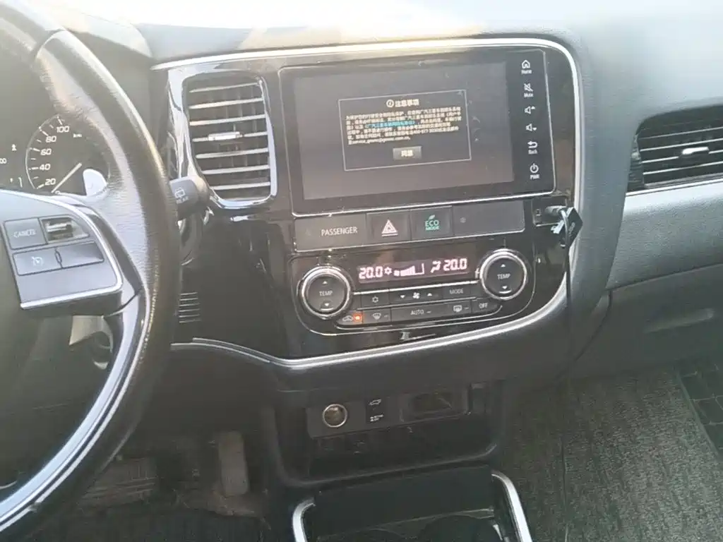 Mitsubishi Outlander — миниатюра 13
