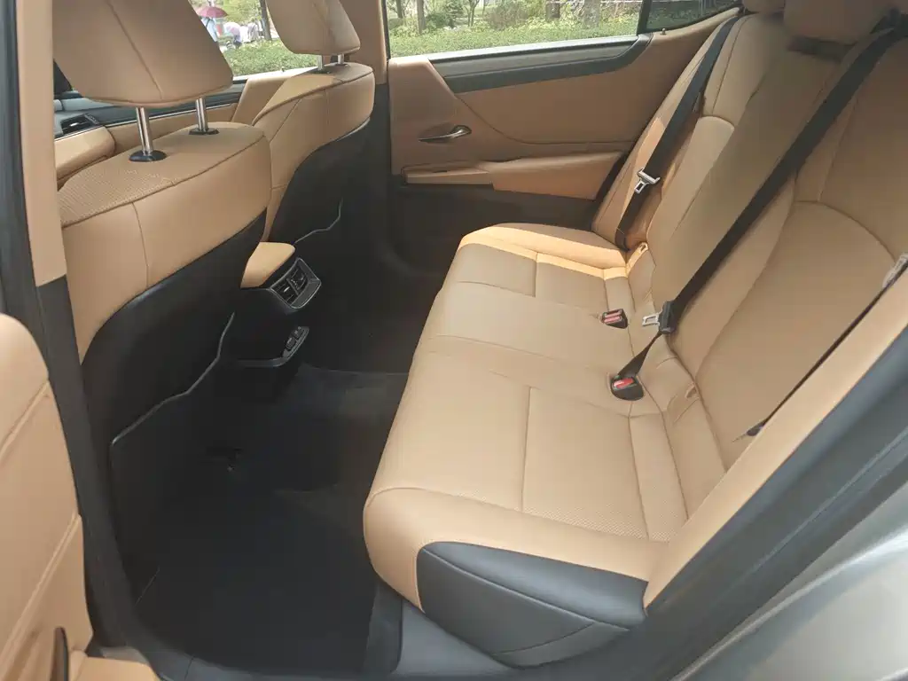 Lexus ES — миниатюра 11