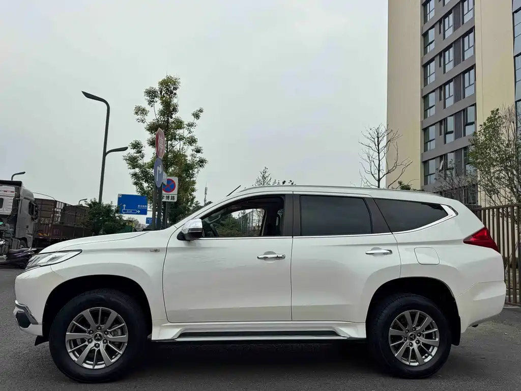 Mitsubishi Pajero Sport (Import) — миниатюра 14