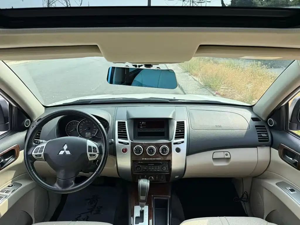 Mitsubishi Pajero Sport — миниатюра 6