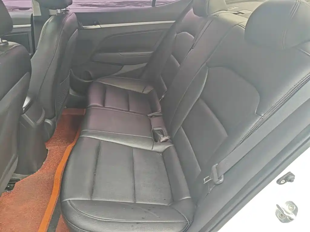 Hyundai Elantra — миниатюра 17