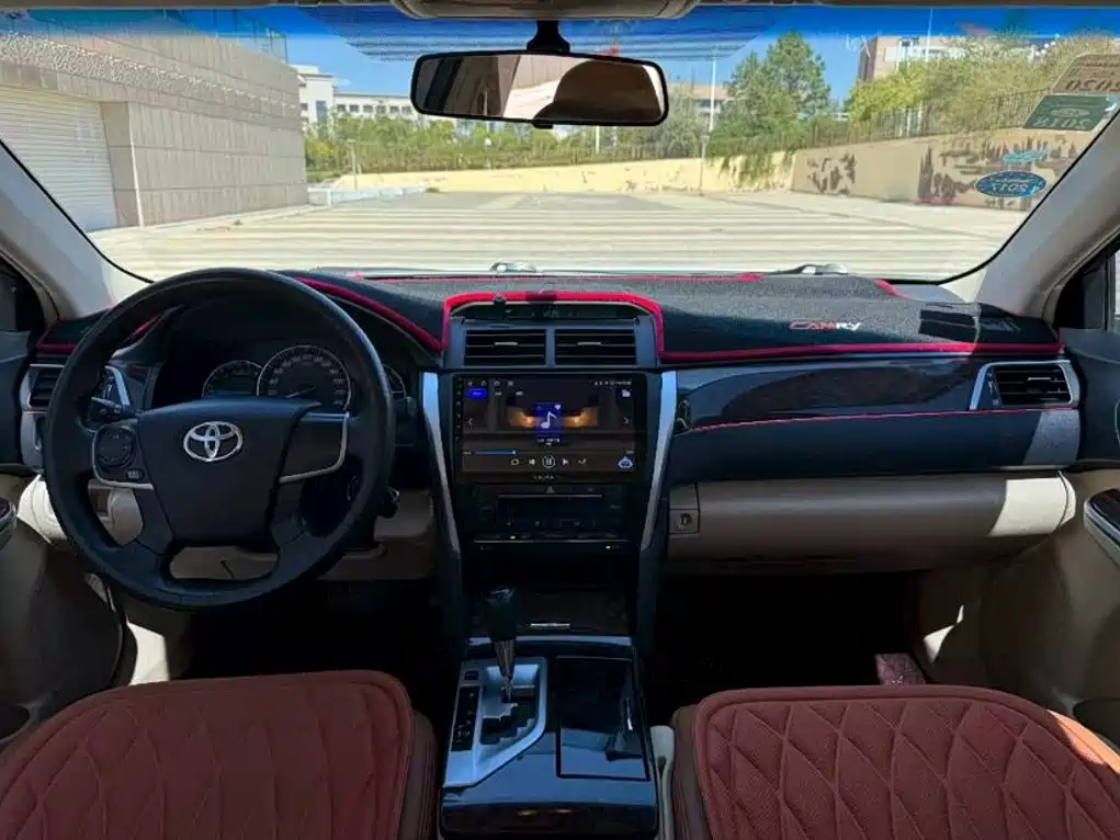 Toyota Camry — миниатюра 5