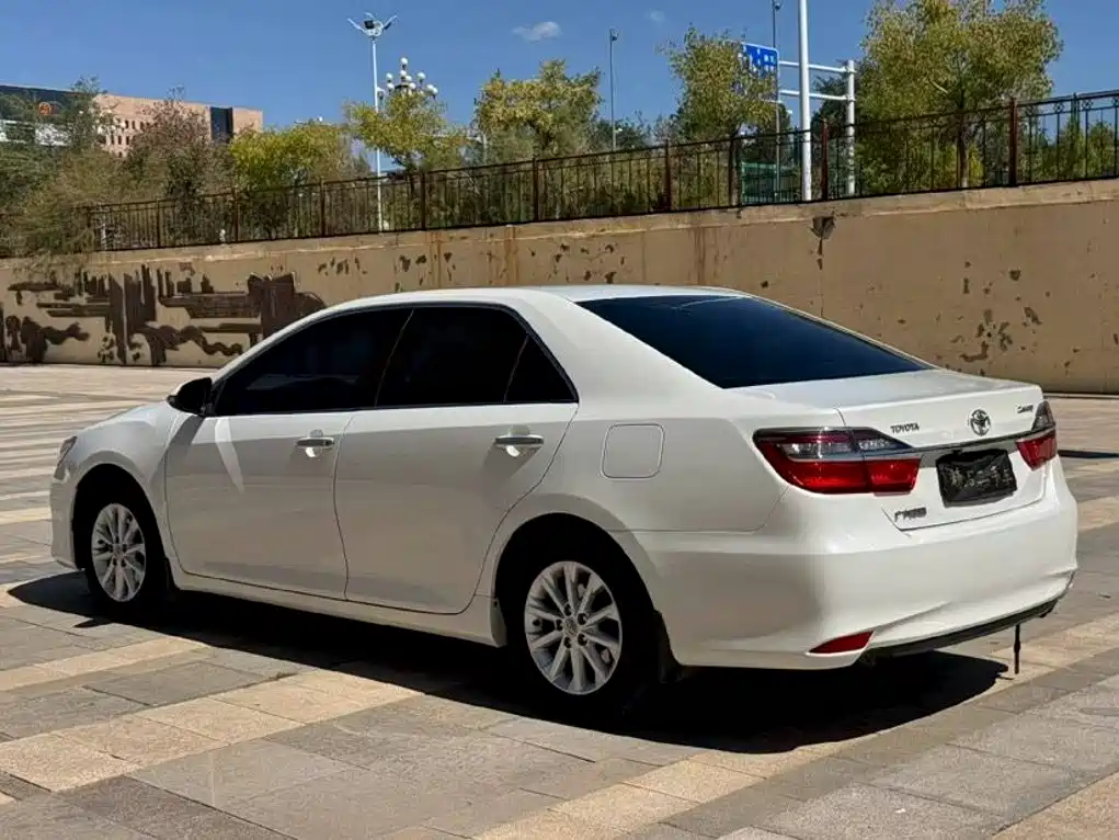 Toyota Camry — миниатюра 7