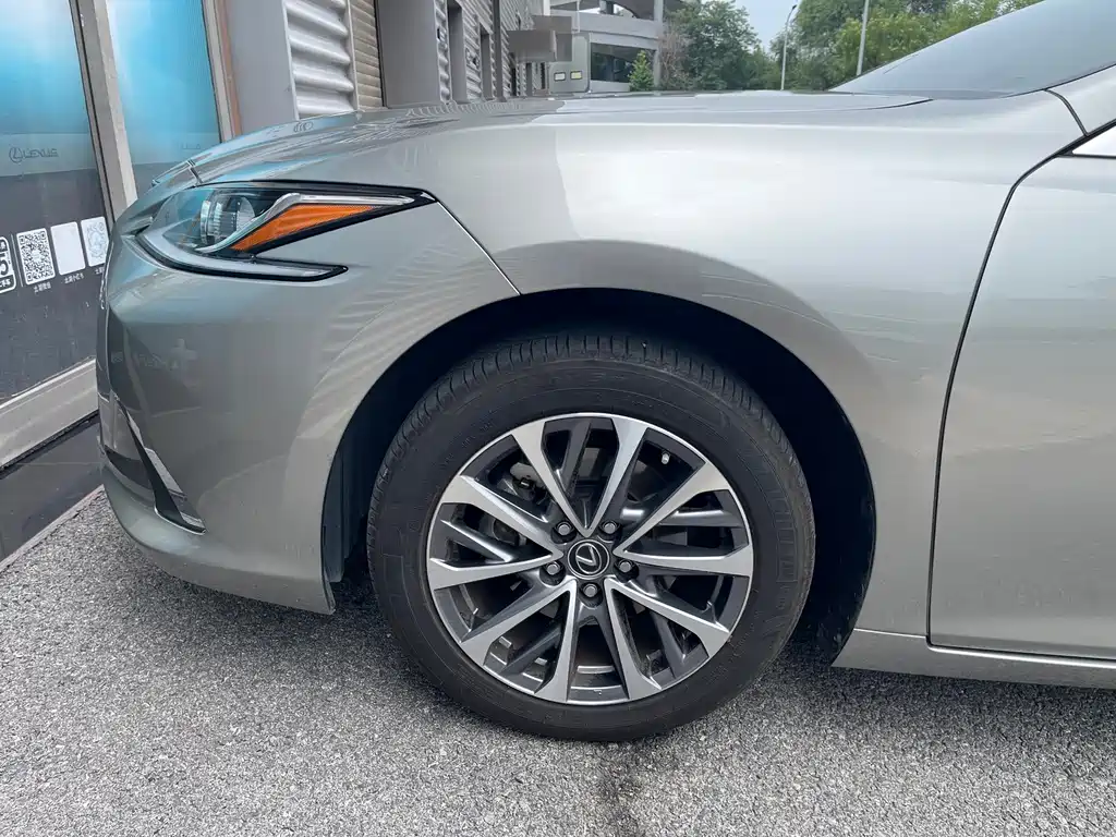 Lexus ES — миниатюра 12