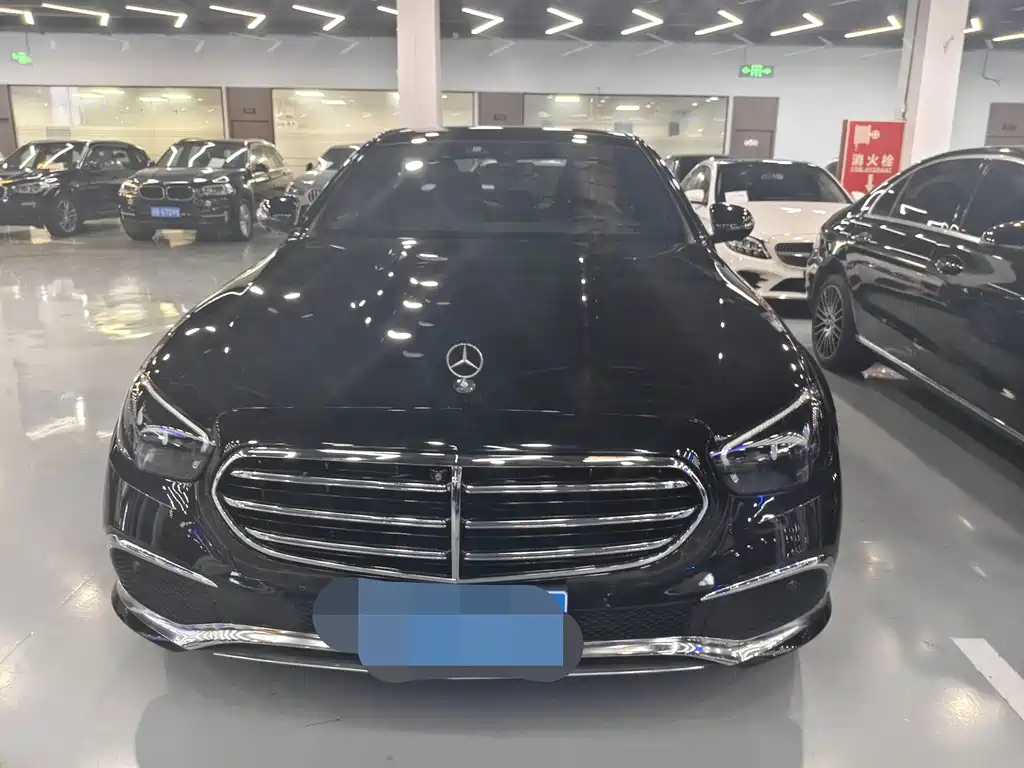 Mercedes-Benz E-Class — миниатюра 2