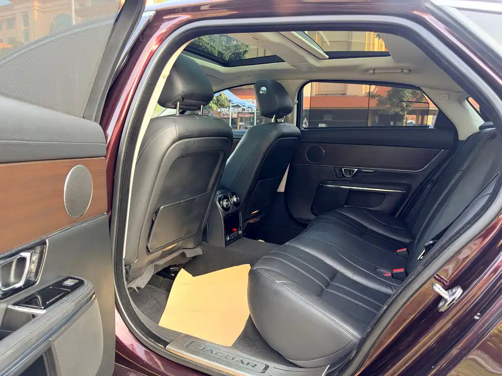 Jaguar XJ — миниатюра 12