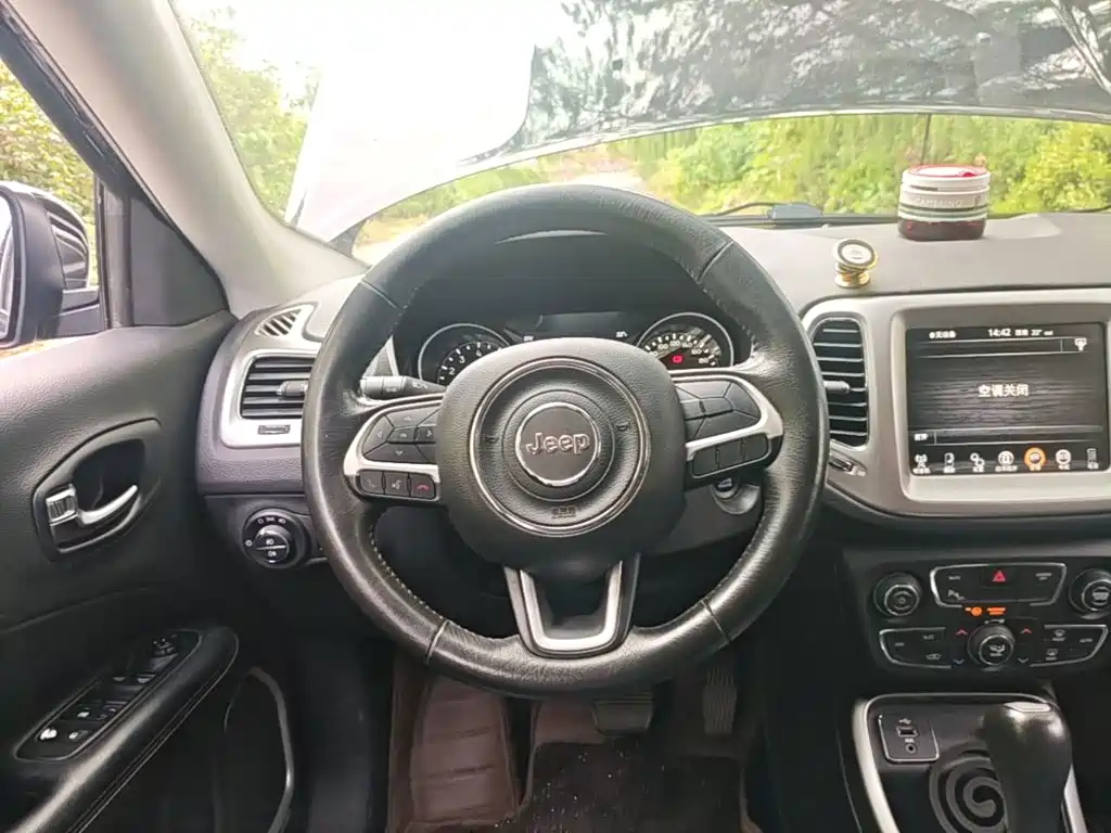 Jeep Compass — миниатюра 11