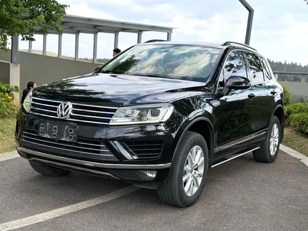 VOLKSWAGEN TOUAREG
