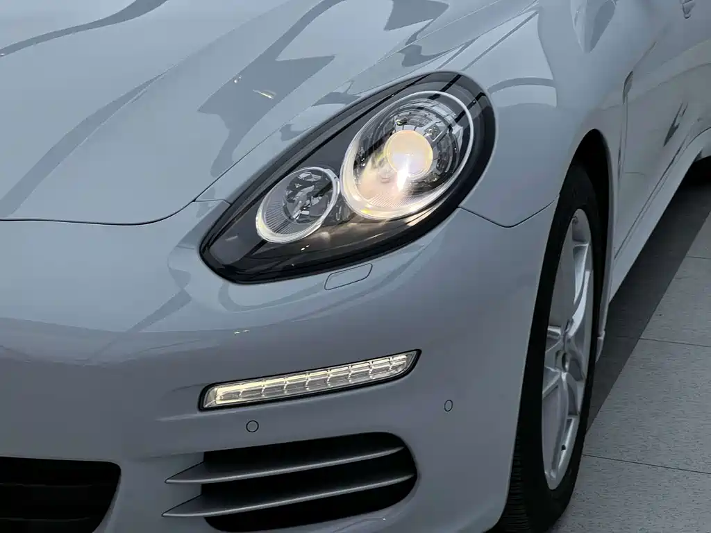 Porsche Panamera — миниатюра 3