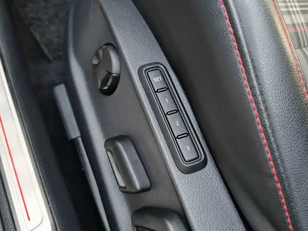Volkswagen Golf GTI — миниатюра 9