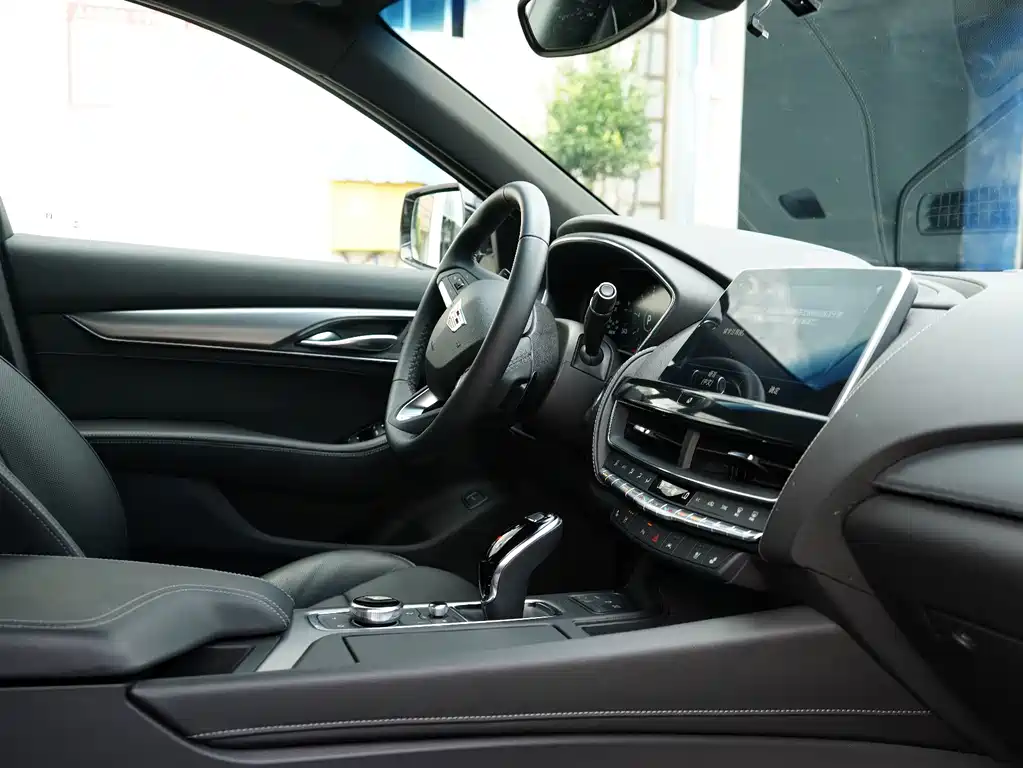 Cadillac CT5 — миниатюра 8