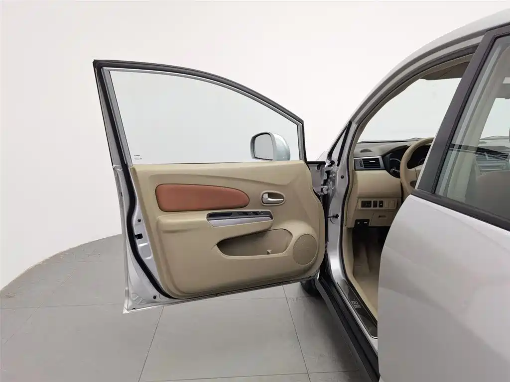 Venucia D50 2014 1.6L MT