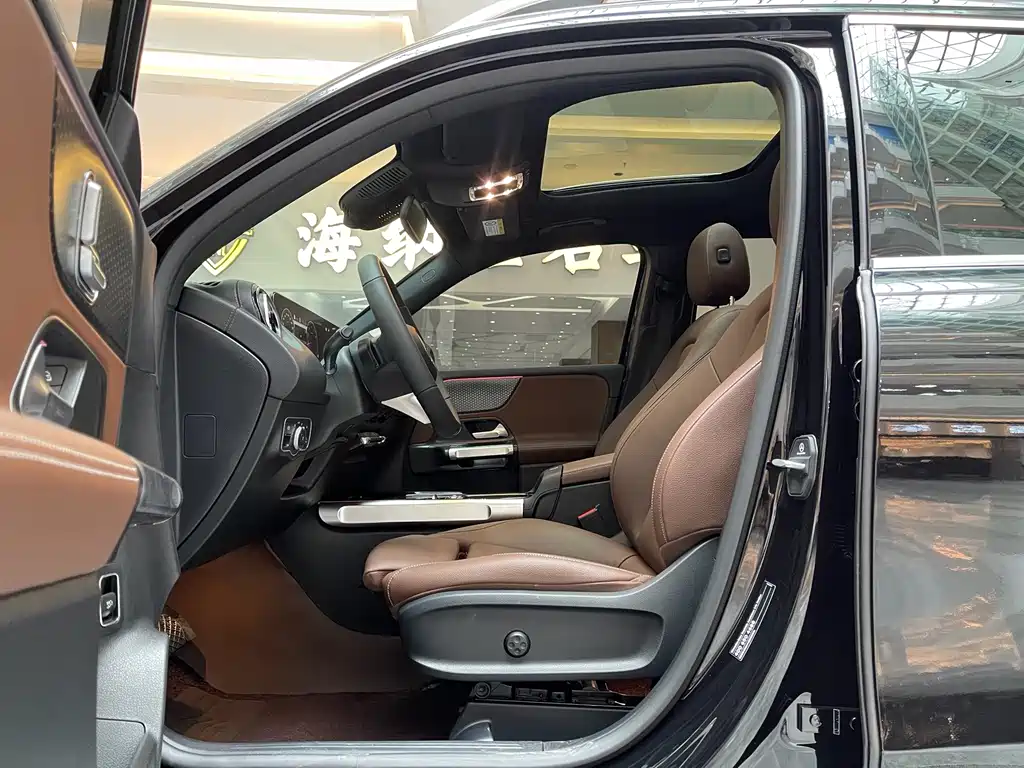 Mercedes-Benz GLB — миниатюра 10