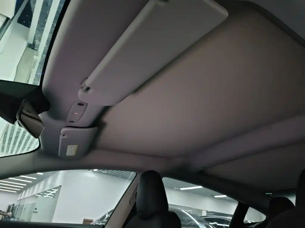 Tesla Model 3 — миниатюра 18