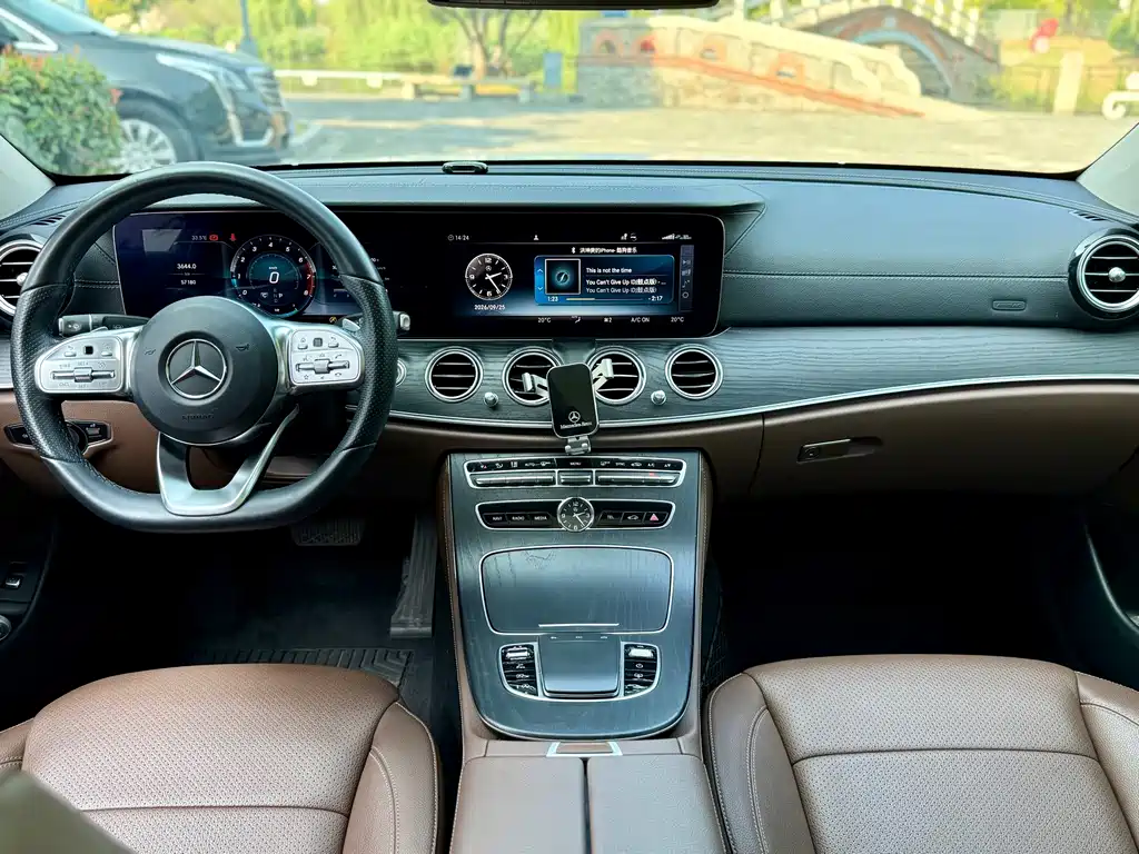 Mercedes-Benz E-Class — миниатюра 13
