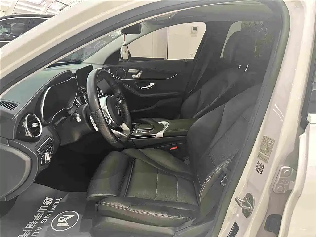 Mercedes-Benz C-Class — миниатюра 11