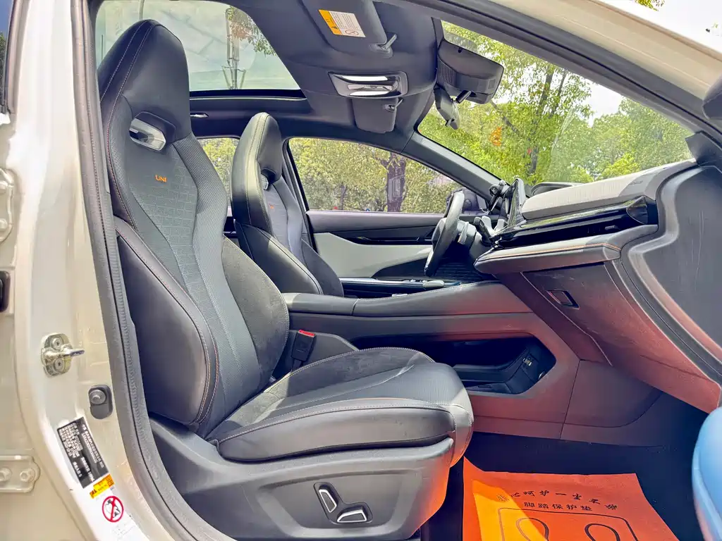 Changan UNI-V 2022 1.5T Luxury