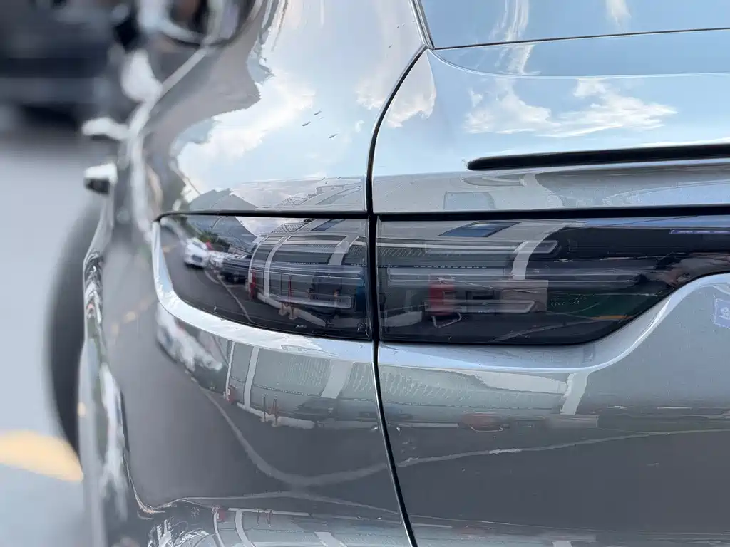 Porsche Cayenne — миниатюра 11