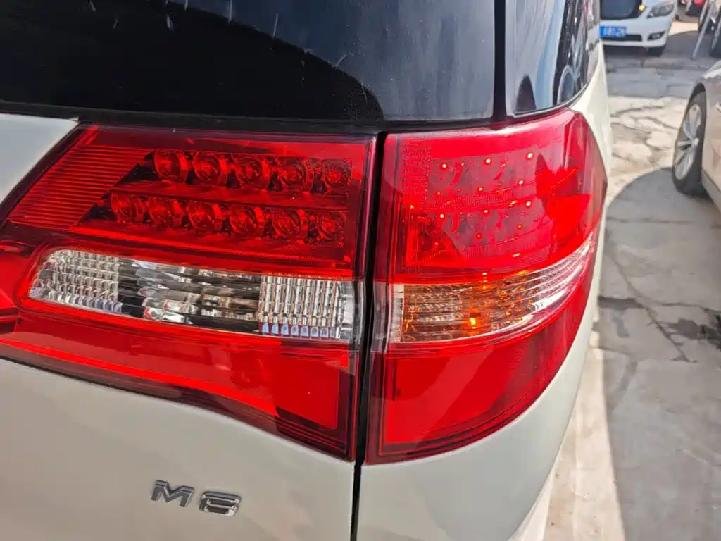BYD M6 — миниатюра 8