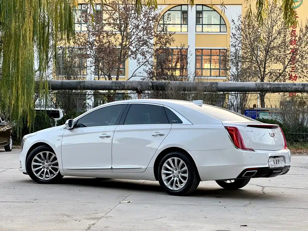CADILLAC XTS