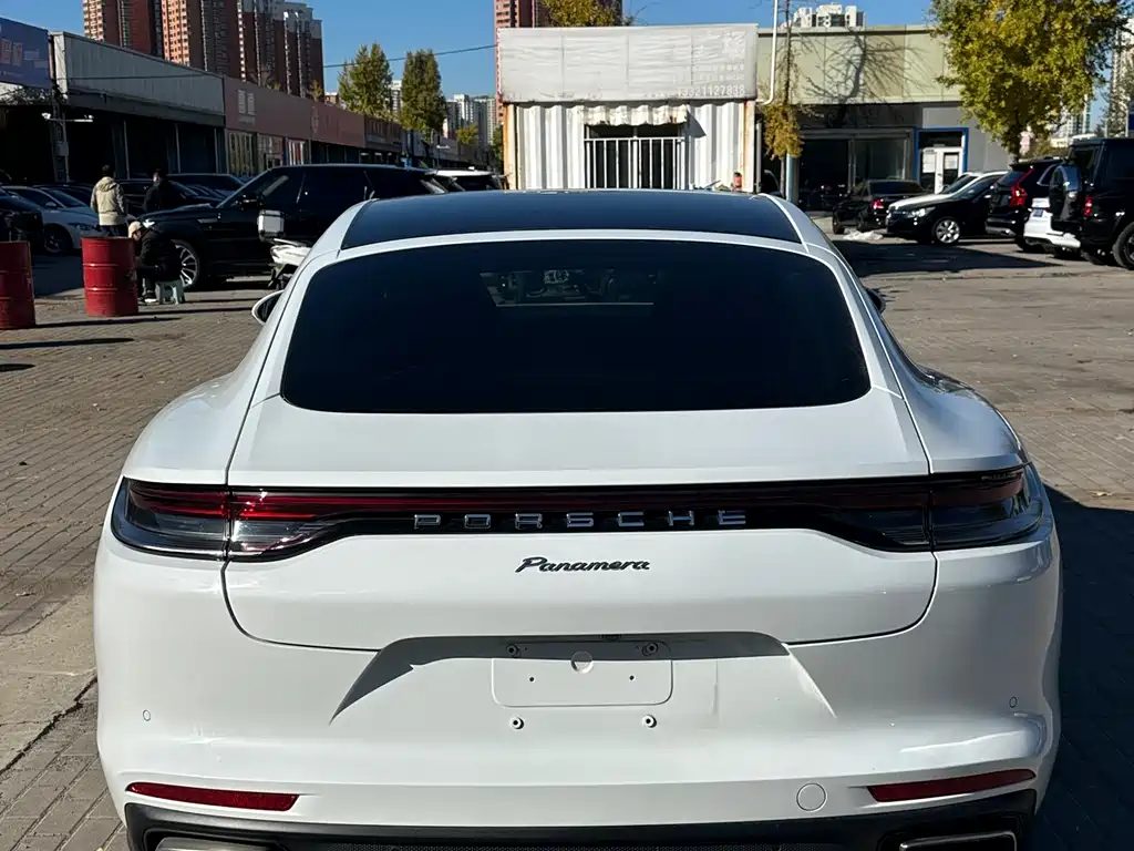PORSCHE PANAMERA