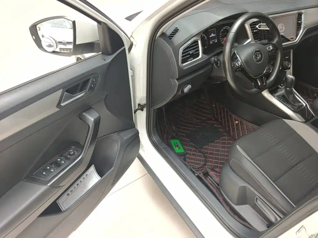 Volkswagen T-Roc — миниатюра 16