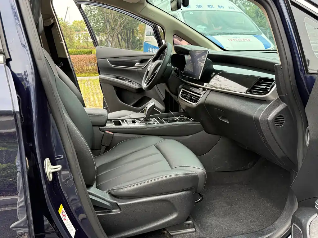 BYD MAX — миниатюра 8