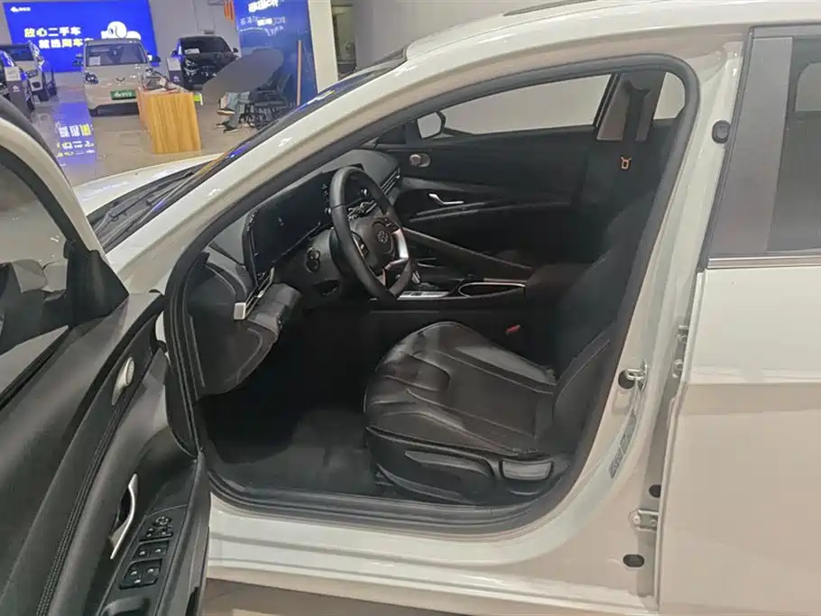 Hyundai Elantra - фото 9